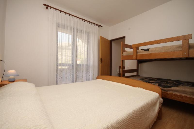One-Bedroom Apartment with Terrace and Sea View image 4