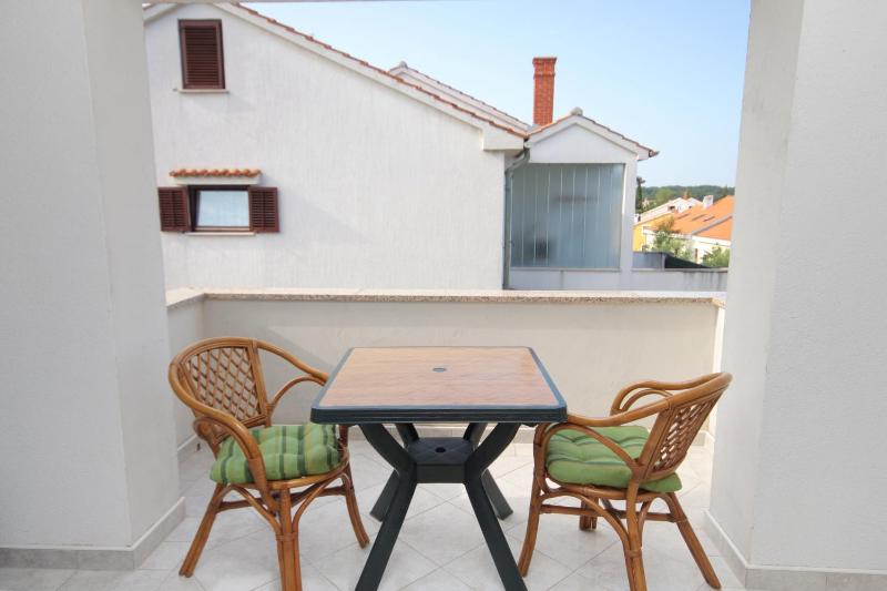 Zero-Bedroom Studio with Terrace and Sea View image 4