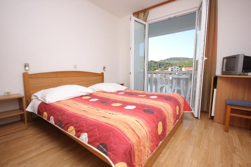 Double Room with Balcony and Sea View image 1