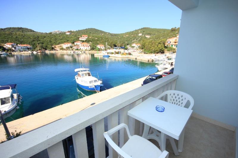 Double Room with Balcony and Sea View image 4