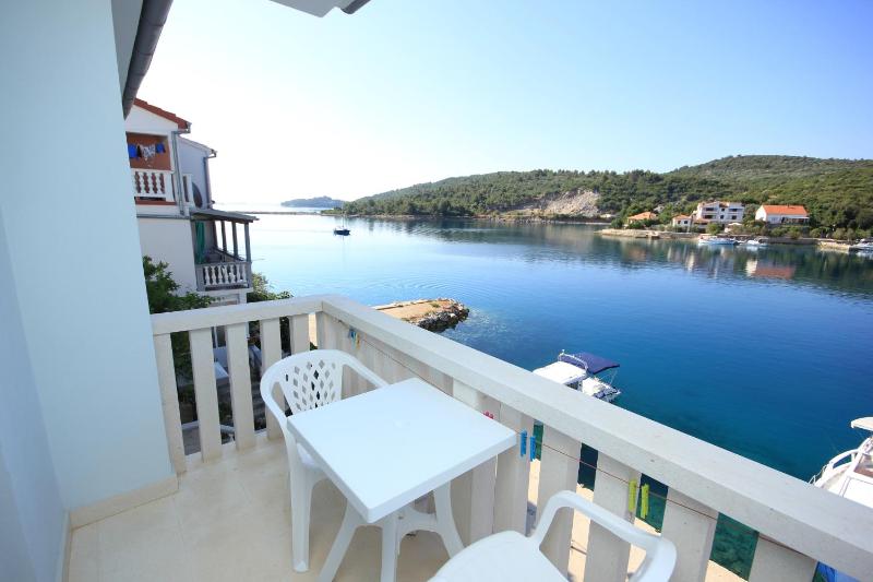 Double Room with Balcony and Sea View image 4
