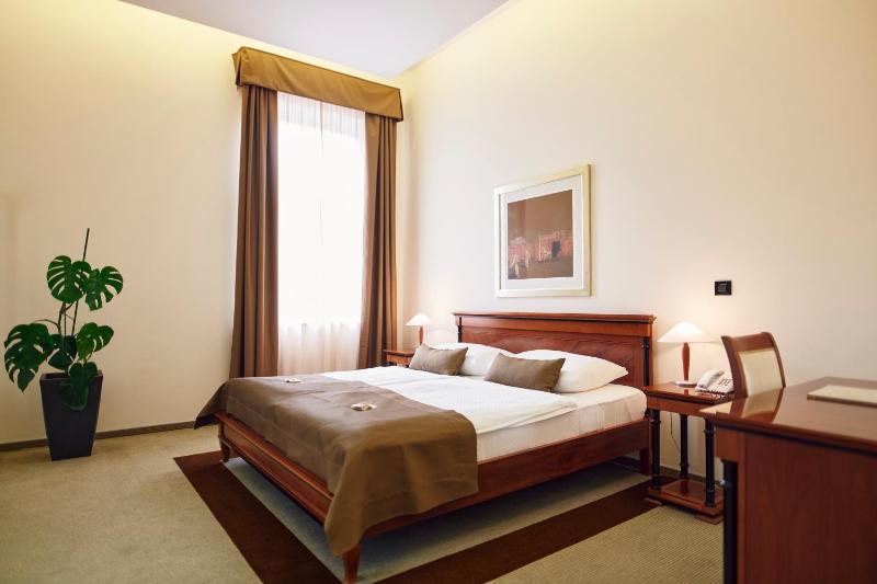 Luxury Double Room with Balcony and Sea View image 1