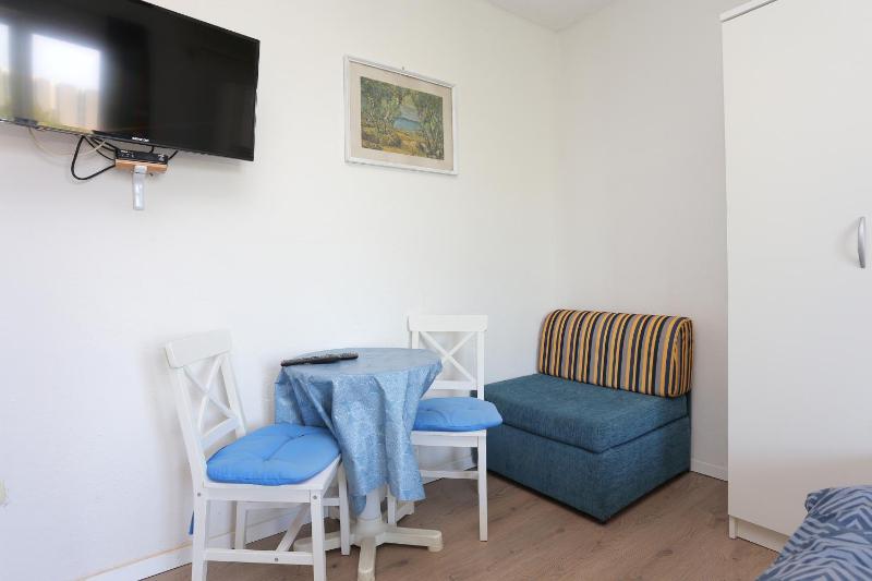 Studio with Balcony and Sea View image 4