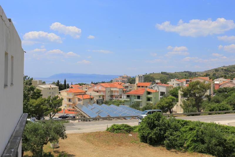 One-Bedroom Apartment with Terrace and Sea View image 3
