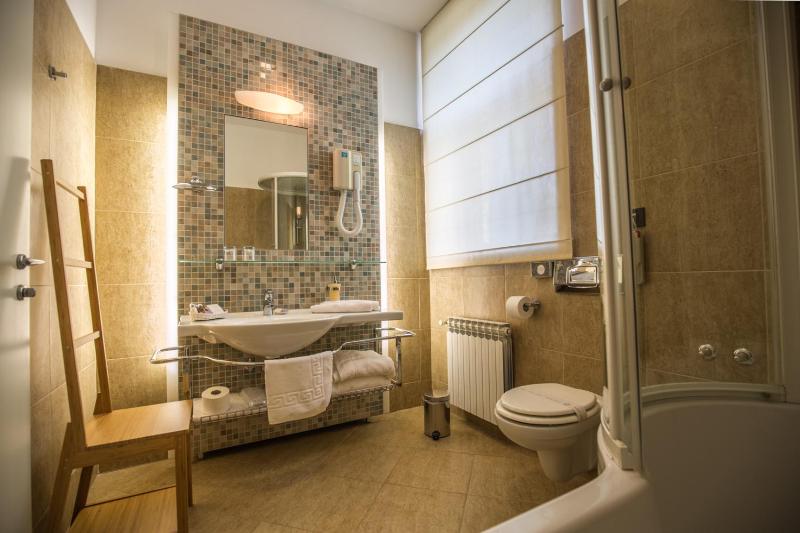 Premium Double Room with Balcony image 4