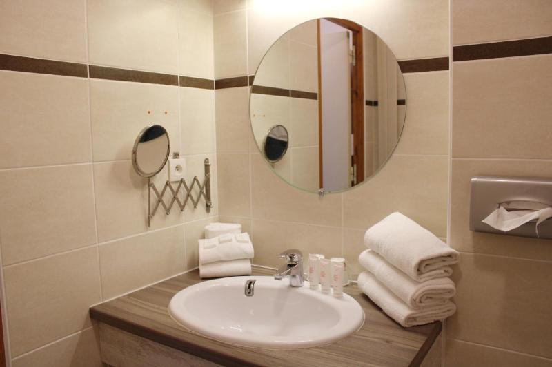 Double Room image 4