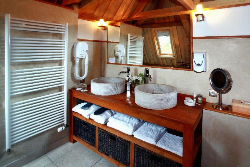 Deluxe Double Room with Spa Access image 1