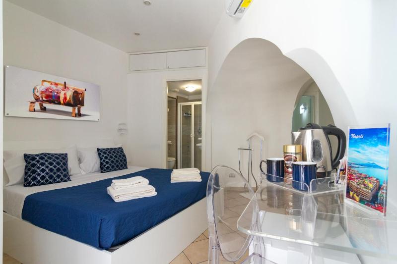 Double Room with Balcony image 2