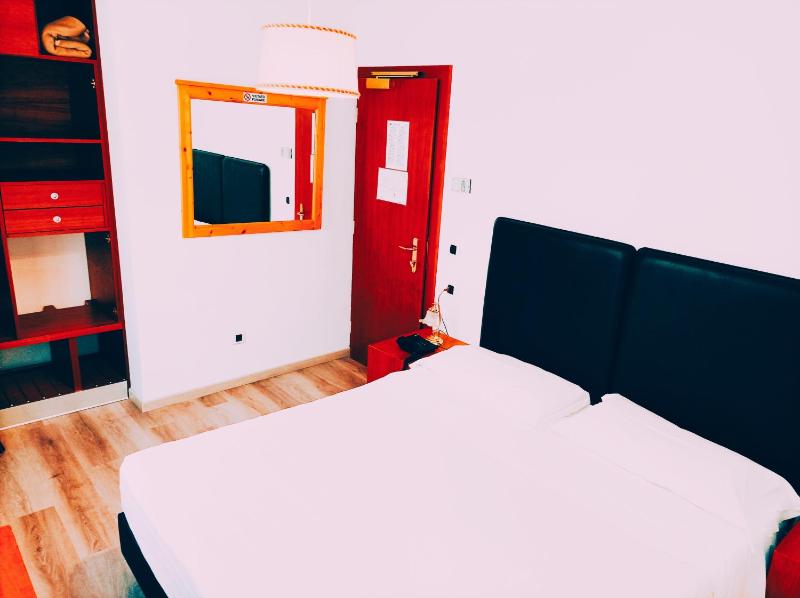 Triple Room image 3