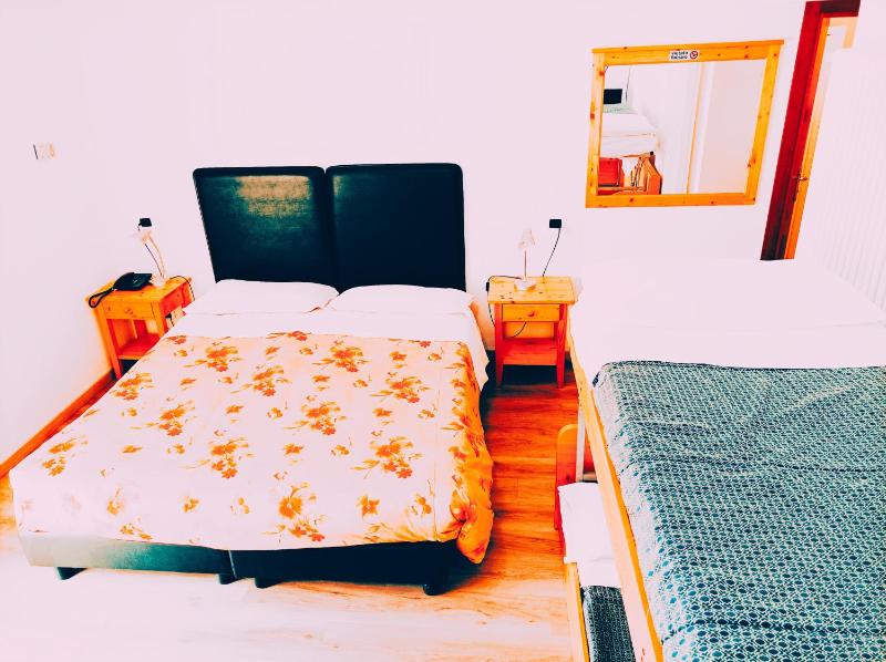 Family Room (2 Adults + 2 Children) image 4