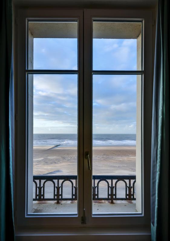 Classic Triple Room with Sea View image 2