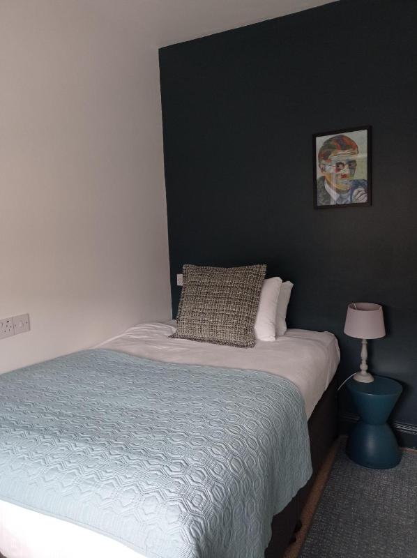 Tom Dick and Harriet's Accommodation - image 3