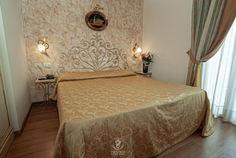 Double or Twin Room with Sea View image 4