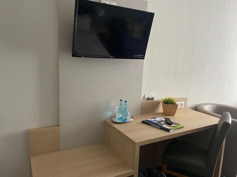 Double Room image 4