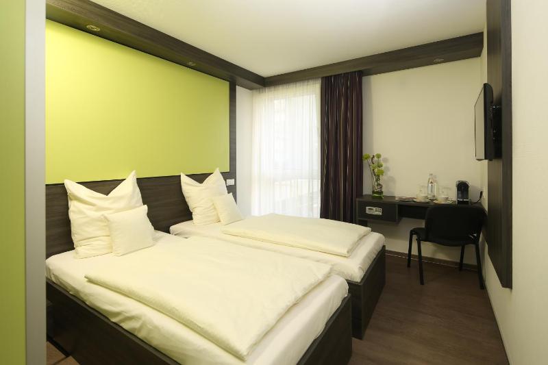 Double Room image 4