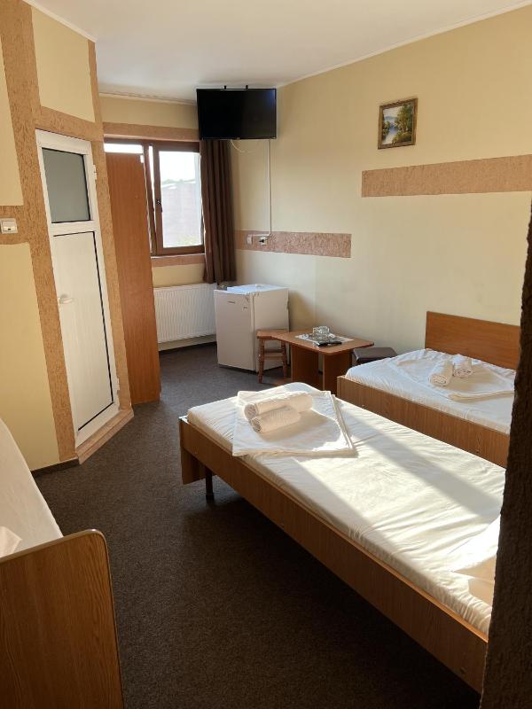 Double or Twin Room image 4
