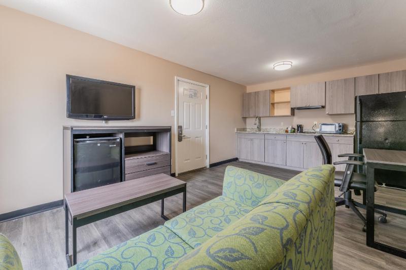 King Room with Kitchenette - Non-Smoking image 2