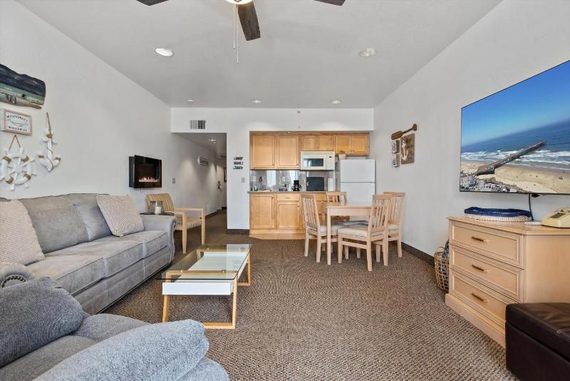 Family Room with Sea View image 4