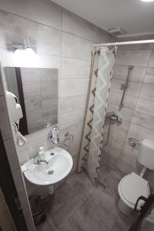 Deluxe Double Room (2 Adults + 1 Child) image 2