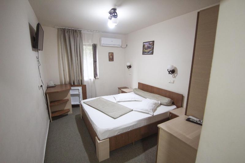 Deluxe Double Room (2 Adults + 1 Child) image 1
