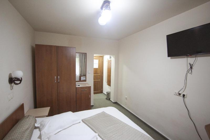 Deluxe Double Room (2 Adults + 1 Child) image 4