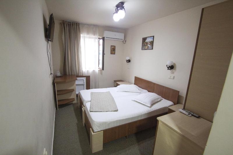 Twin Room image 1