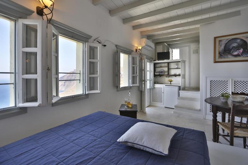 Petite Suite with Private Caldera View Balcony image 3