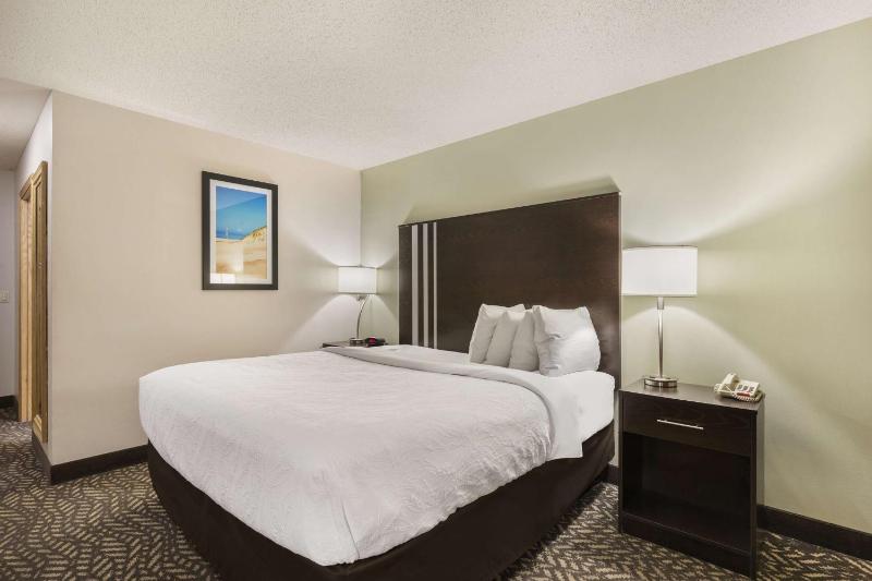 King Room with Sofa Bed - Lake Side/Non-Smoking image 4