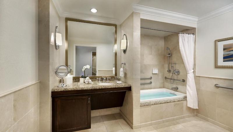 Balboa Bay Resort - image 12