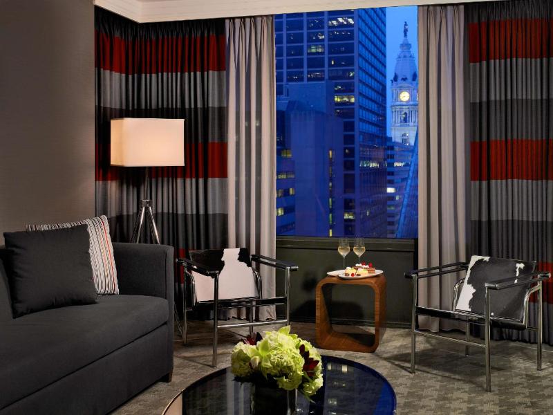Junior Suite with King Bed image 3