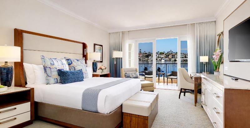 One-Bedroom Suite with Bay View image 4