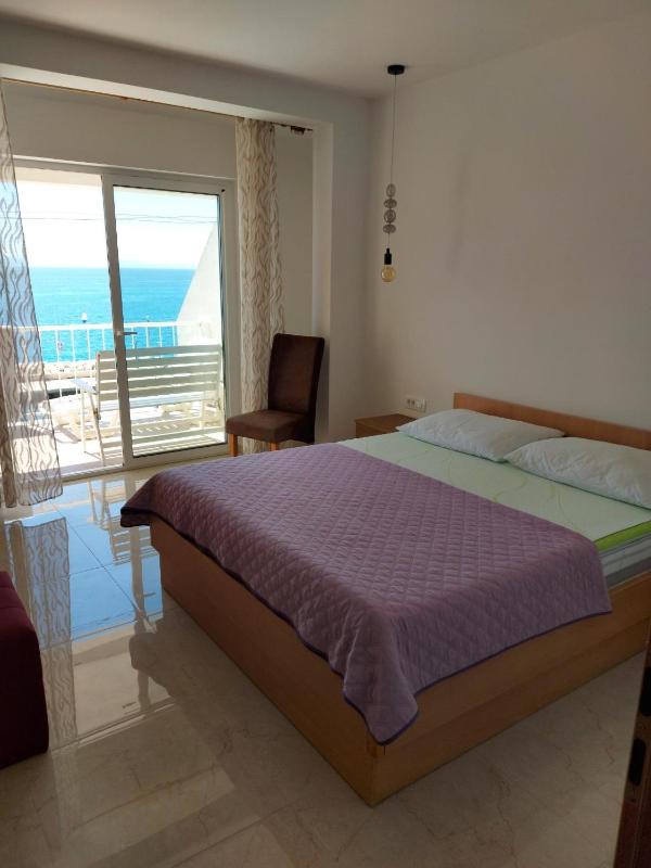 Three-Bedroom Apartment with Balcony and Sea View image 1