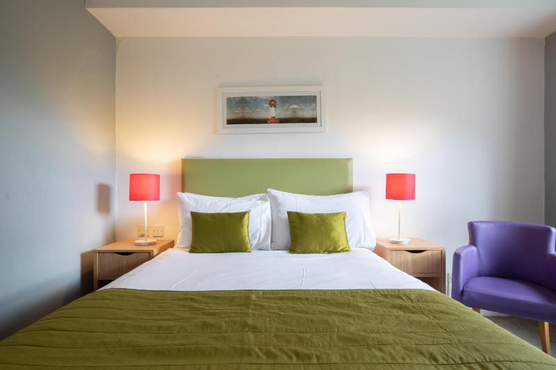 Standard Double Room image 3