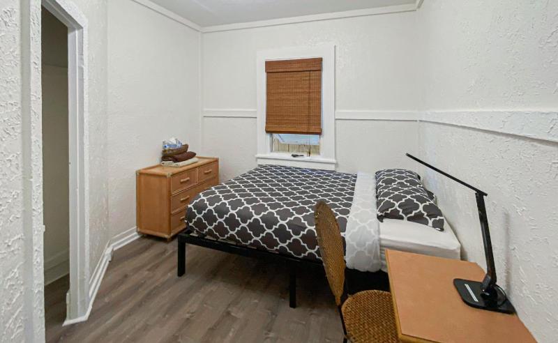 Queen Room image 1