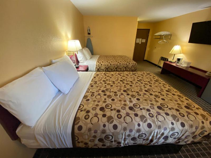 Standard Double Room image 3