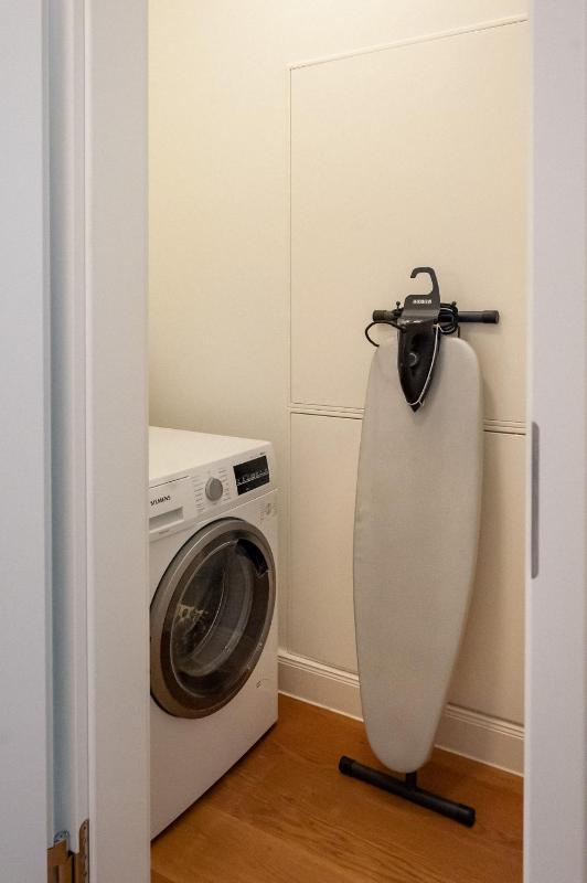One-Bedroom Apartment image 4
