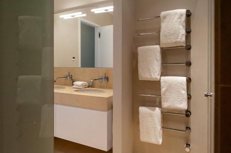 One-Bedroom Apartment image 3