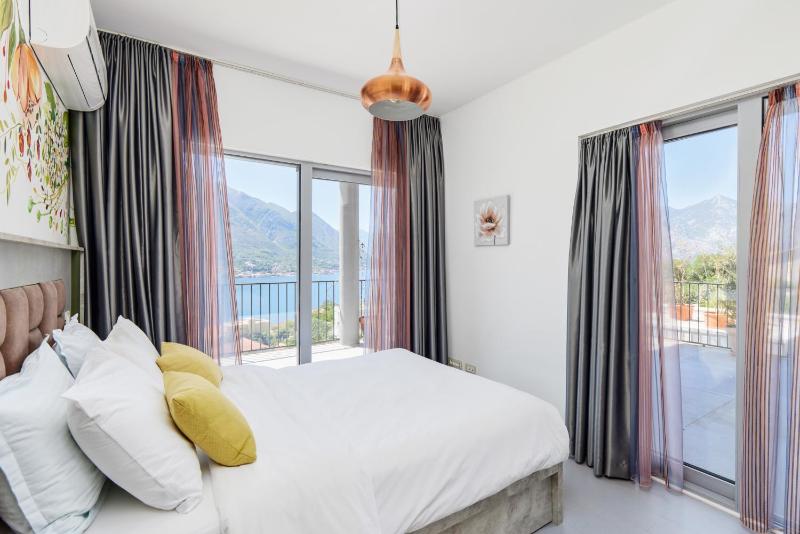 Apartment 3 With Amazing Sea View - image 9