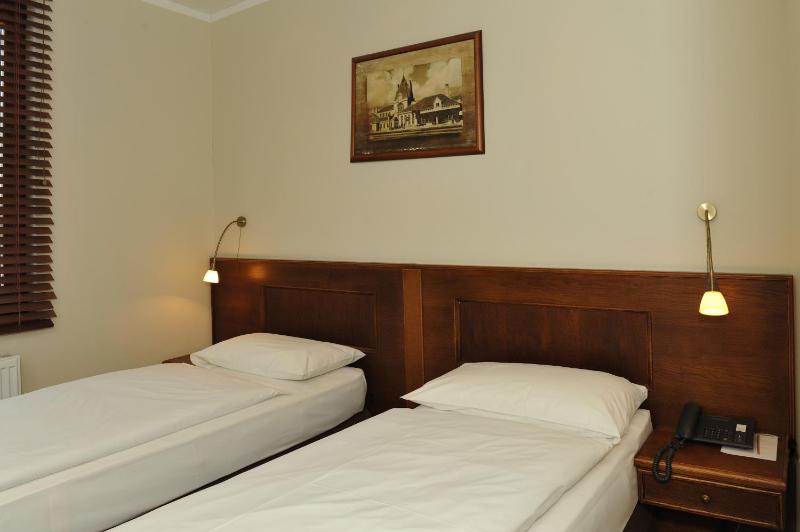 Economy Double or Twin Room image 4