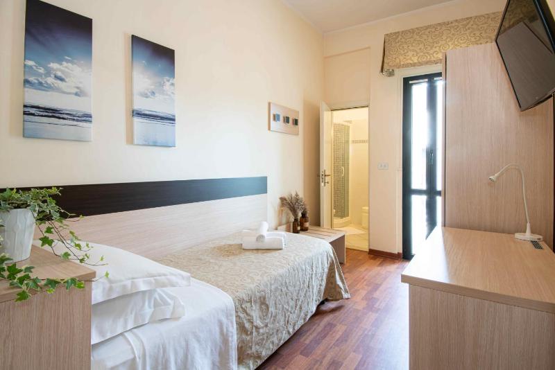 Single Room image 3