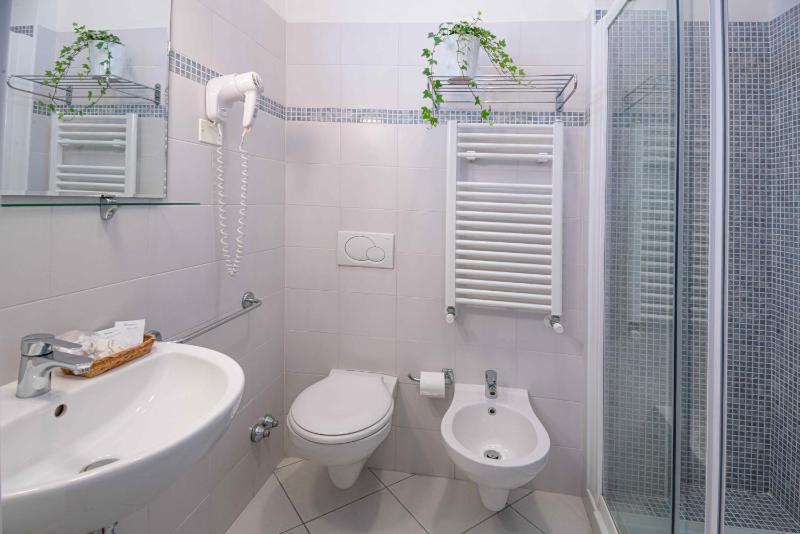 Double Room with Balcony image 4