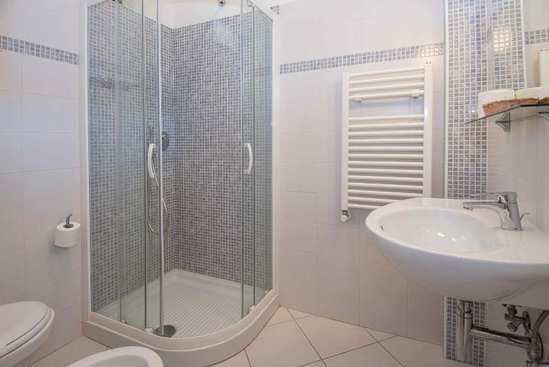 Single Room image 4