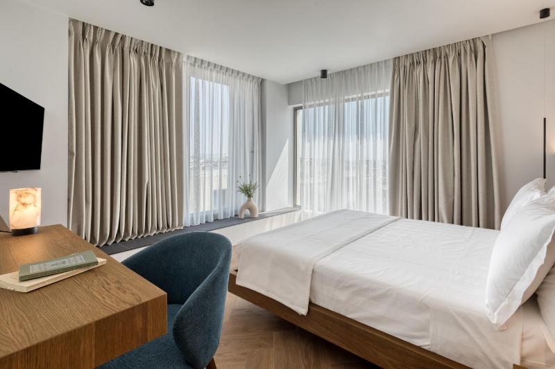 Superior Double Room with City View image 1