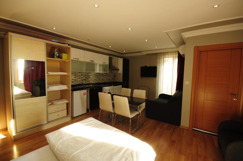 Deluxe Family Room image 2