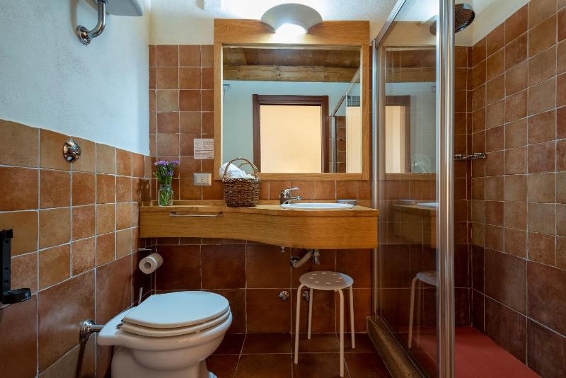 Classic Double Room image 4