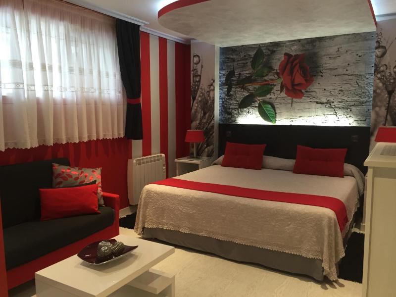 Deluxe Double Room with Hydromassage Bath image 4