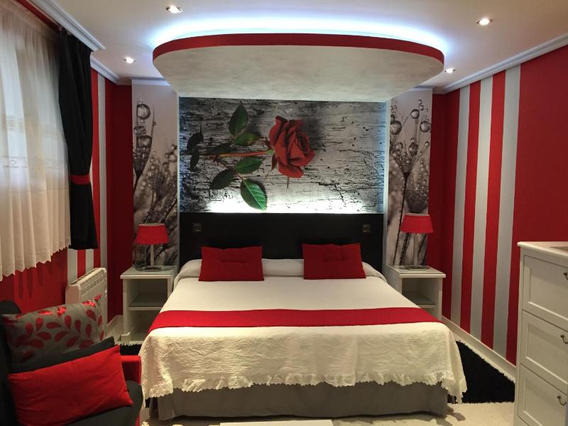 Deluxe Double Room with Hydromassage Bath image 3