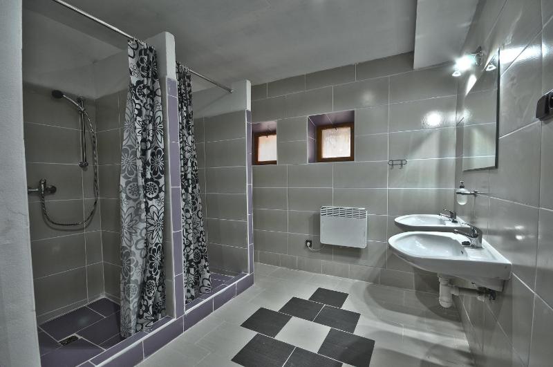 Quadruple Room with Shared Bathroom image 4
