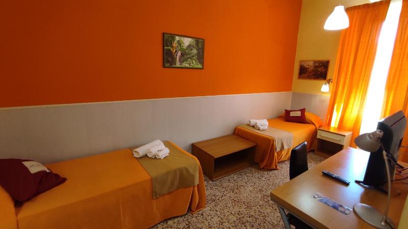 Twin Room image 1