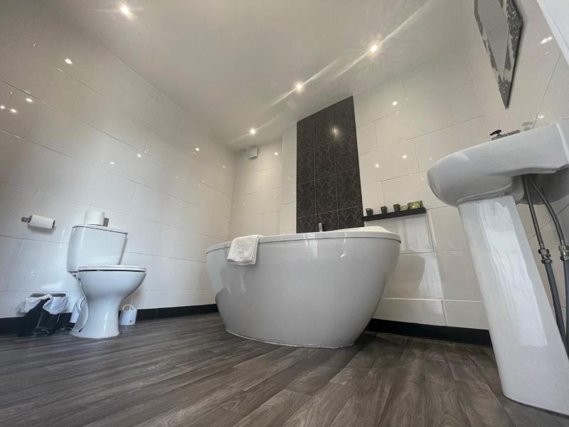 Luxury Double Room image 4